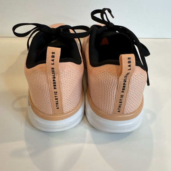 APL Techloom Pro sneakers knit sneakers peach black white size 7.5 - Picture 4 of 9